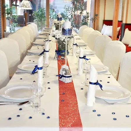 Hotel Ahotel 2*