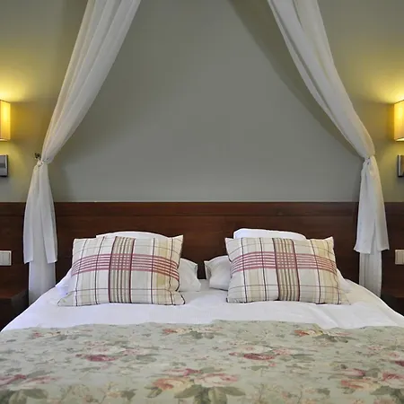 Hotel Ahotel 2*
